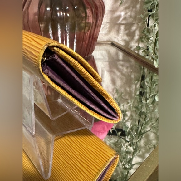 LOUIS VUITTON YELLOW EPI PORTE FEUILLE SARAH LONG WALLET NO BOX - Picture 17 of 17